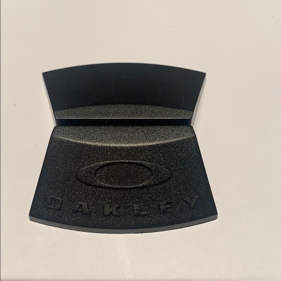 Authentic Oakley Blck Plastic Shelf Display Holder - Picture 1 of 6